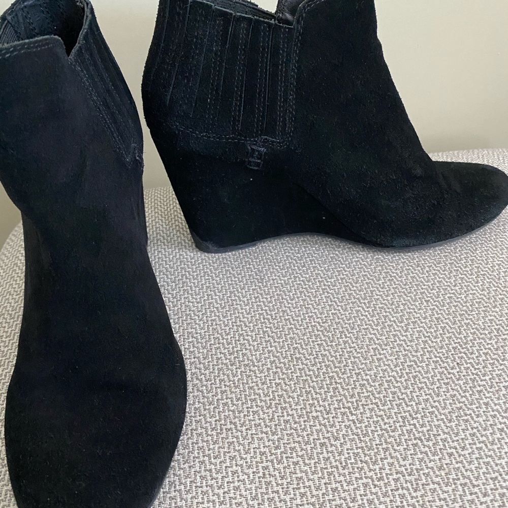 Dolce vita black suede bootie, size 9